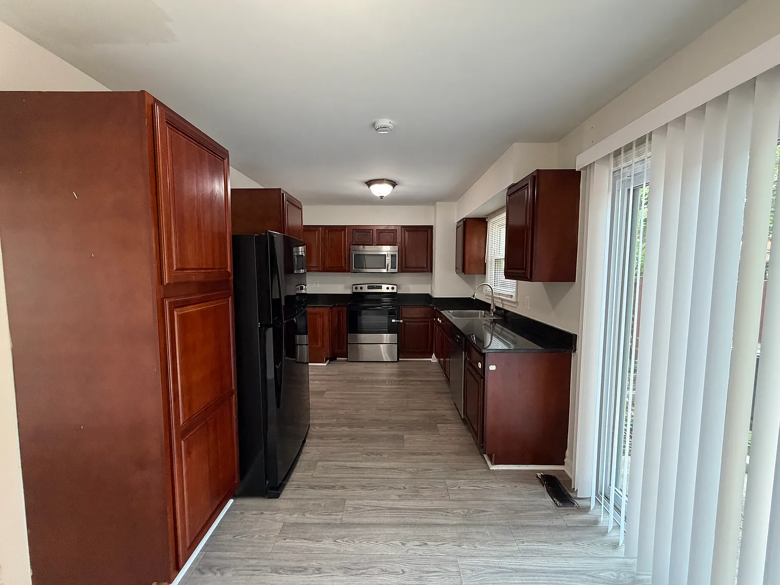 4 bed, 1808 sqft, $2,825 — Photo 3