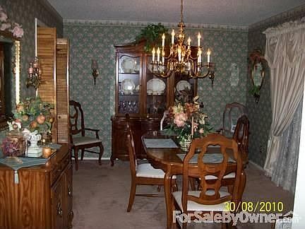 Formal dining room : so beautiful, you can't believe it.