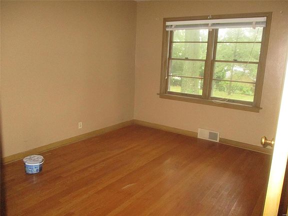 4th image of 8894 Berkay Ave
