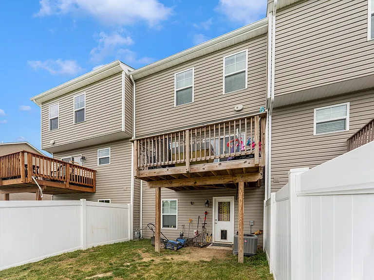 31 Moses Dr — Photo 17