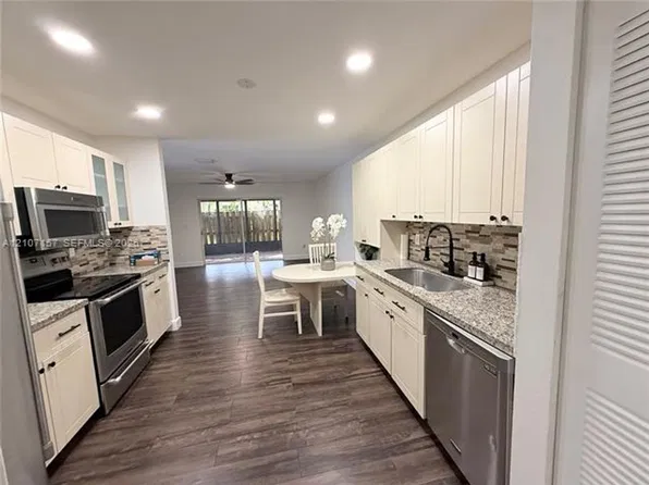 13820 SW 102nd Ter #13820, Miami, FL 33186