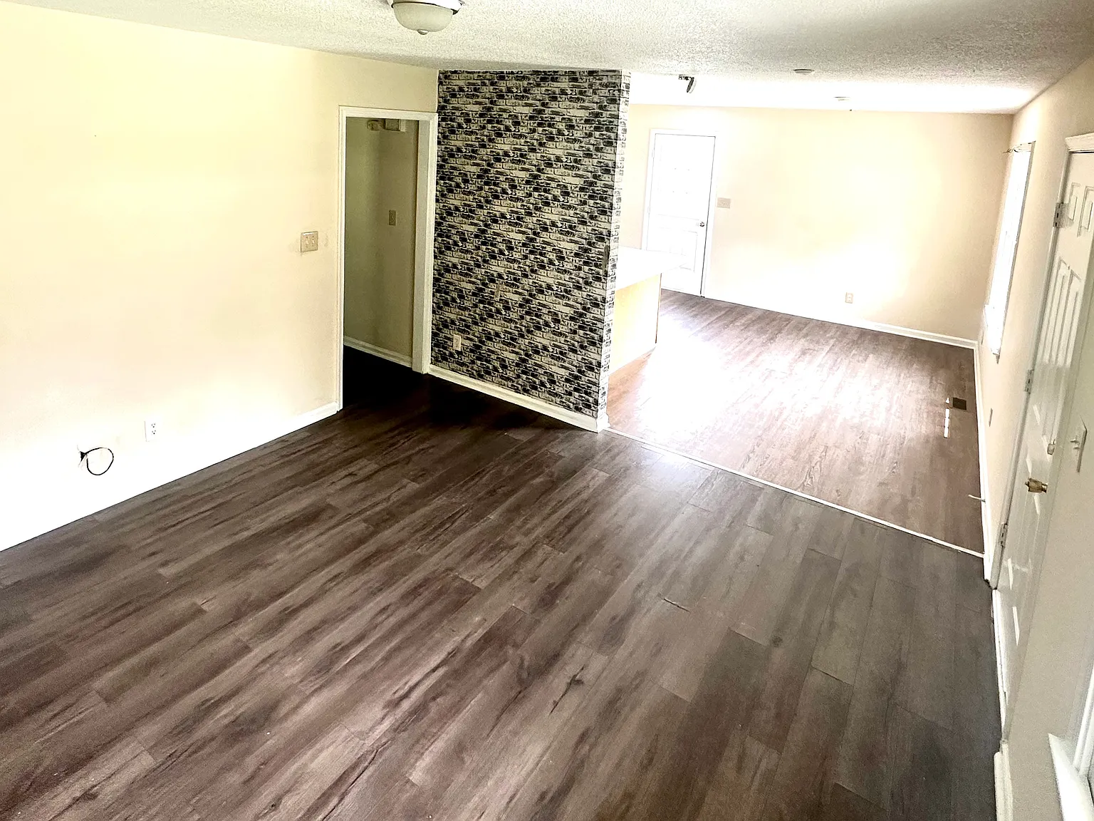 4105 Wooddale Ln — Photo 3
