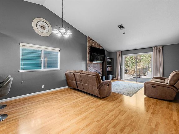 5th image of 807 Capistrano Drive