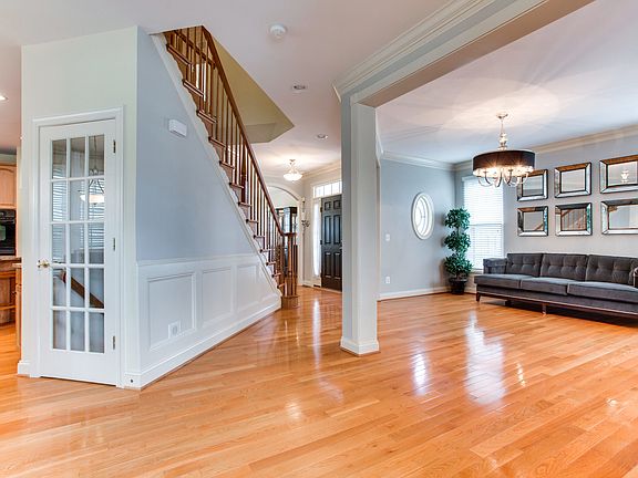 4th image of 5644 Lierman Cir