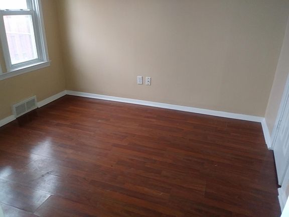 3rd image of 11093 Essex Ave