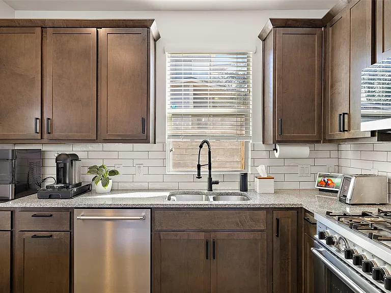 1402 Singleton Ave #B — Photo 5
