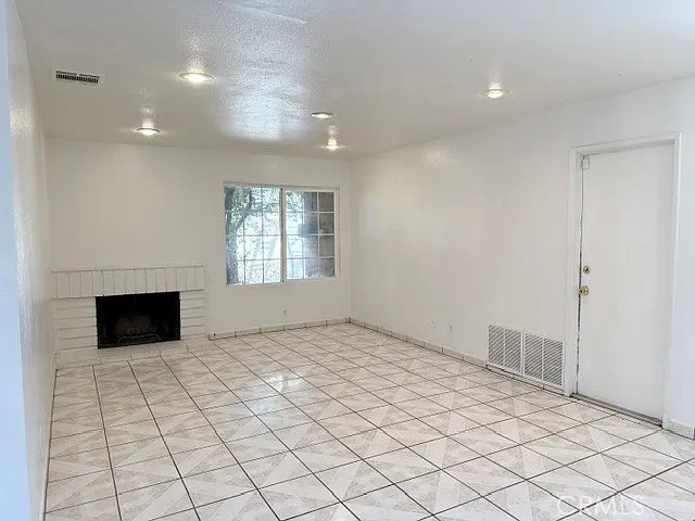 4 bed, 1315 sqft, $3,300 — Photo 3