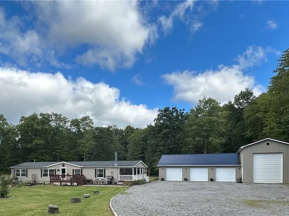 155 E Oak Grove Ln, Harrisville, PA 16038