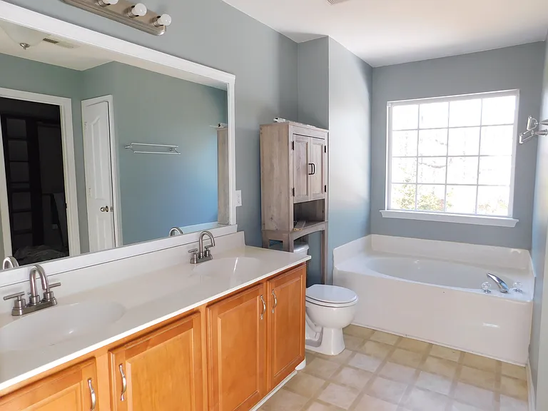 13008 Greencreek Dr — Photo 16