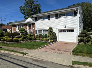 471 Bluff Rd, Fort Lee, NJ 07024