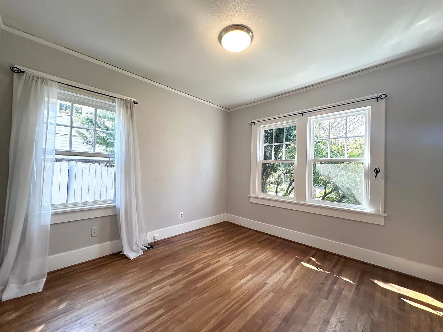 Charming 3 Bed 2 Bath home in Rose City Park Neighborhood! — Photo 4