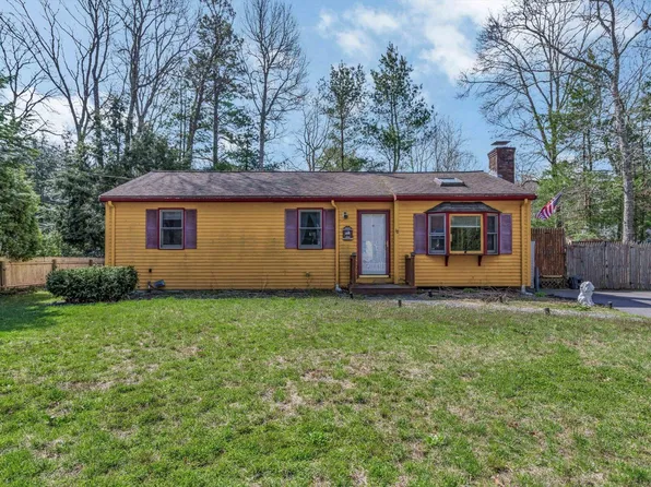 18 Ships Lantern Drive, Mashpee, MA 02649