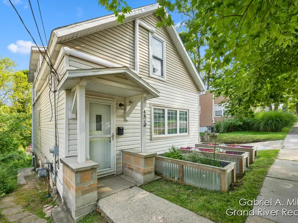 451 Cedar St NE, Grand Rapids, MI 49503