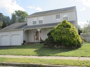 52 Davids Ln, Howell, NJ 07731