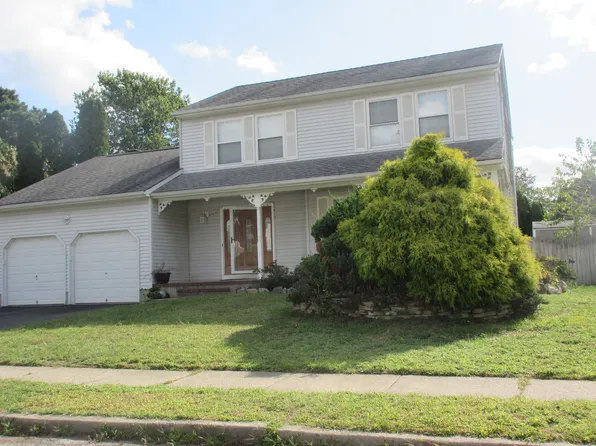 52 Davids Ln, Howell, NJ 07731