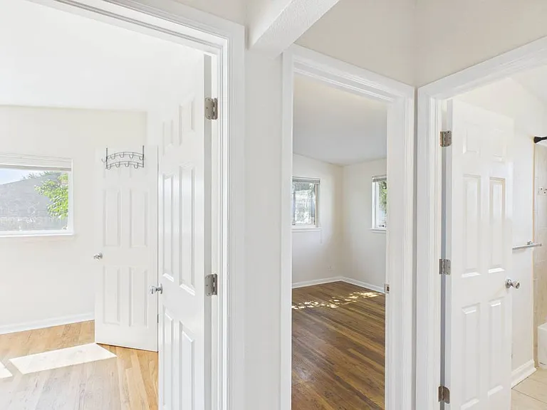 2261 W 56th Pl — Photo 16