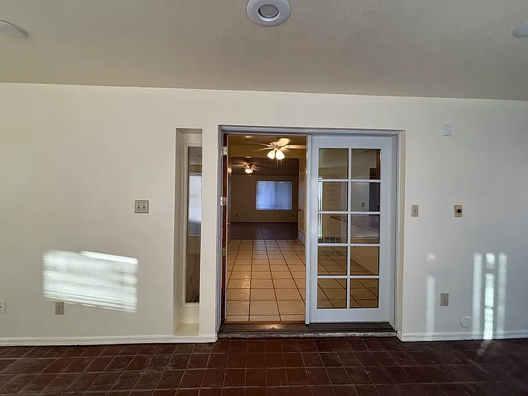 E 2nd Pl — Photo 30