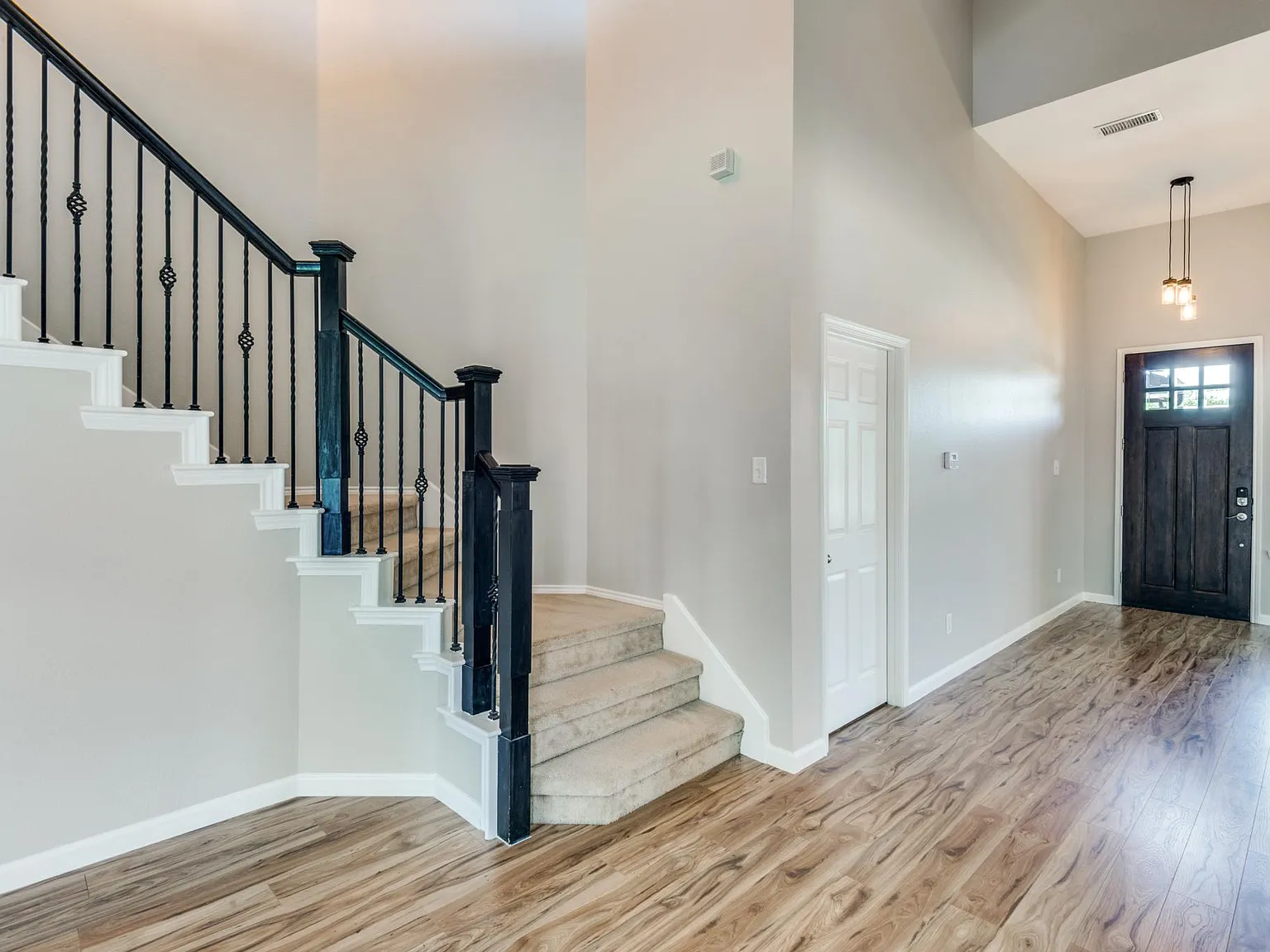 4 bed, 2.5 bath, 2630 sqft, $2,990 — Photo 4