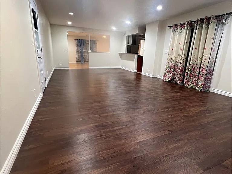 27909 Wellston Dr — Photo 3