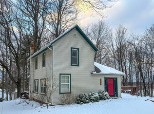 9155 Cushing Rd, Eau Claire, MI 49111