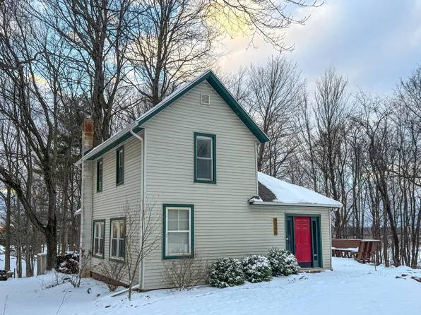 9155 Cushing Rd, Eau Claire, MI 49111