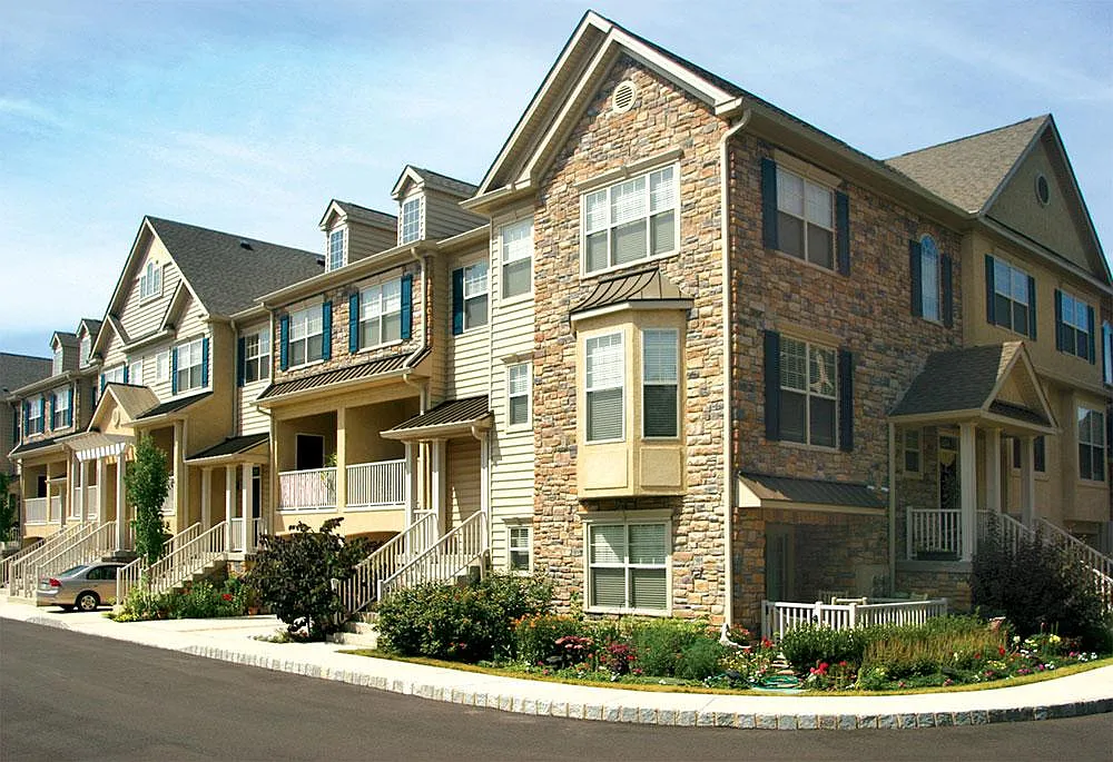 Heritage Pointe Townhome Rentals — Photo 2
