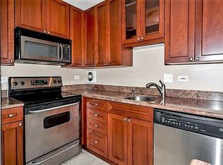 113 W Maple St #810, Chicago, IL 60610