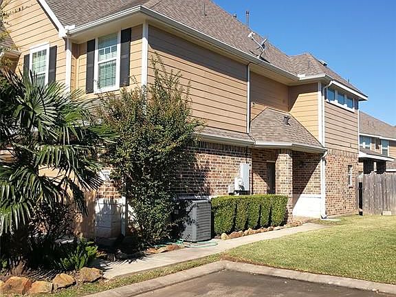 2nd image of 3903 Waterford Ct