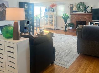 8 Chartier Cir, Newport, RI 02840