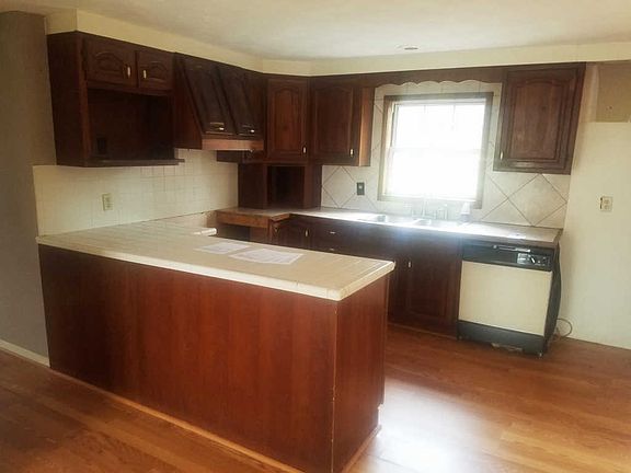 5th image of 264 Lowes Private Dr