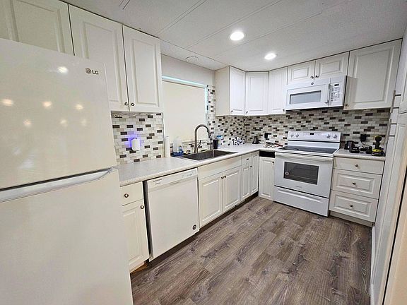 4th image of 162 Durham Cir