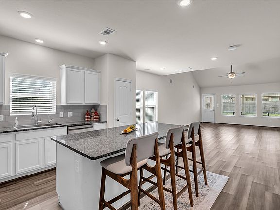 4th image of 28130 Aspen Horizon Dr