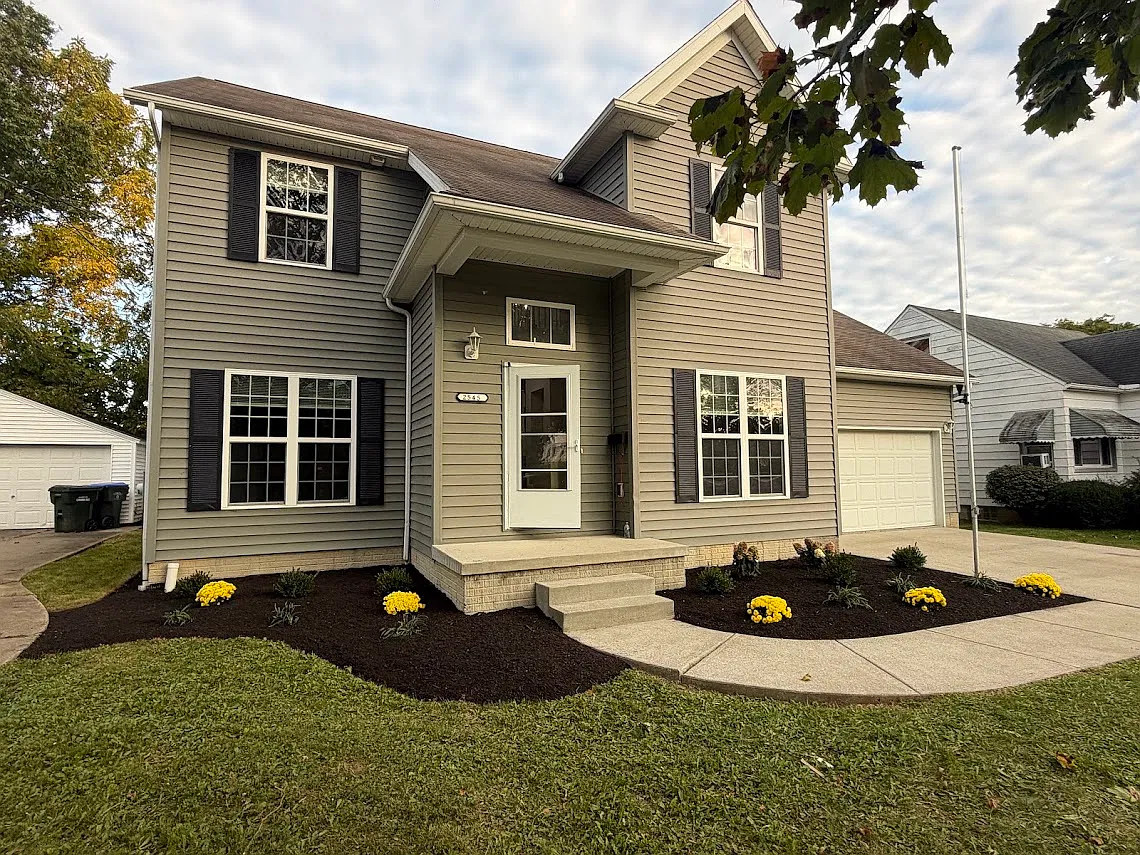 4 bed, 3.5 bath, 2600 sqft, $2,875 — Photo 2