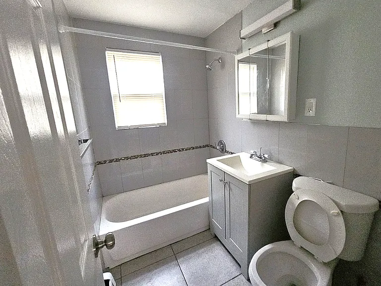 297 N Center St #21B — Photo 2