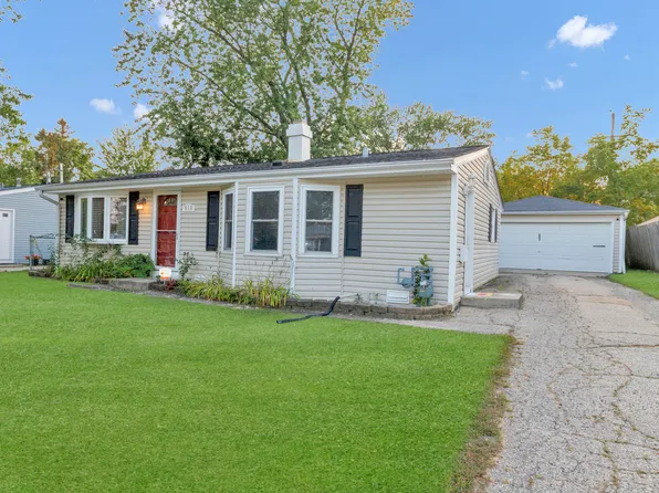 512 Tyler Dr, Carpentersville, IL 60110