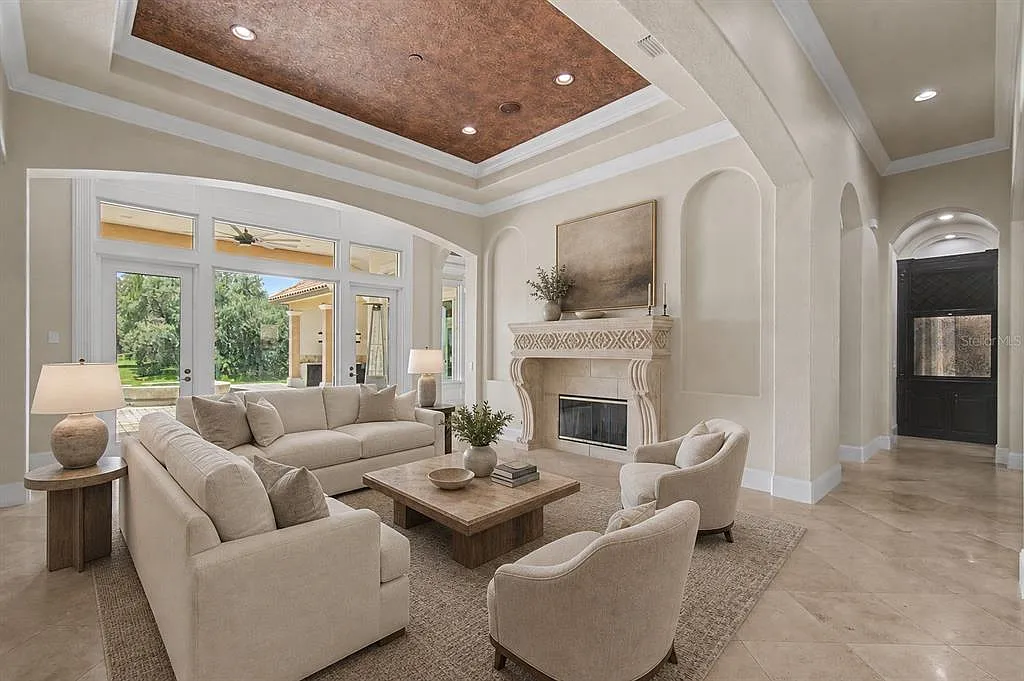 5 bed, 5.5 bath, 6700 sqft, $10,995 — Photo 4