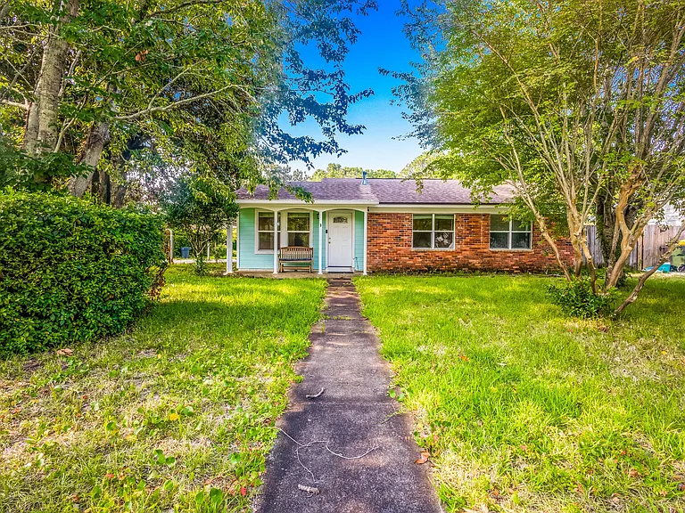 308 Hollywood Blvd SE — Photo 1