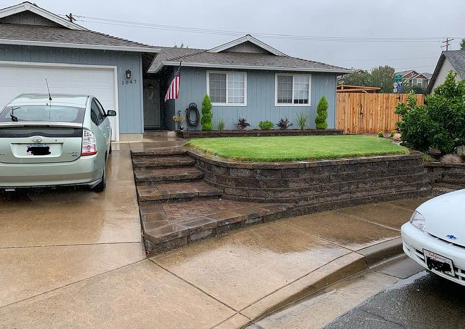 1st image of 1047 Lathrop Dr