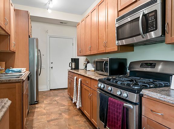 3rd image of 3912 N Kedvale Ave