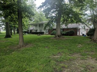 17901 Notestine Rd, Woodburn, IN 46797