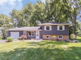 939 Fulton St, South Elgin, IL 60177