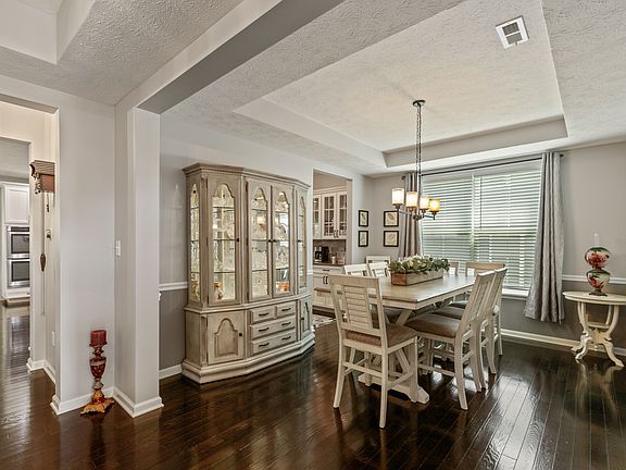 5th image of 683 Bracknell Dr