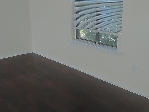 4th image of 1115 Suburban St