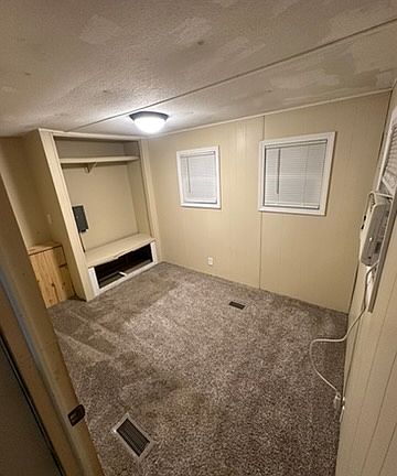 5th image of 858 Crestwood Ln