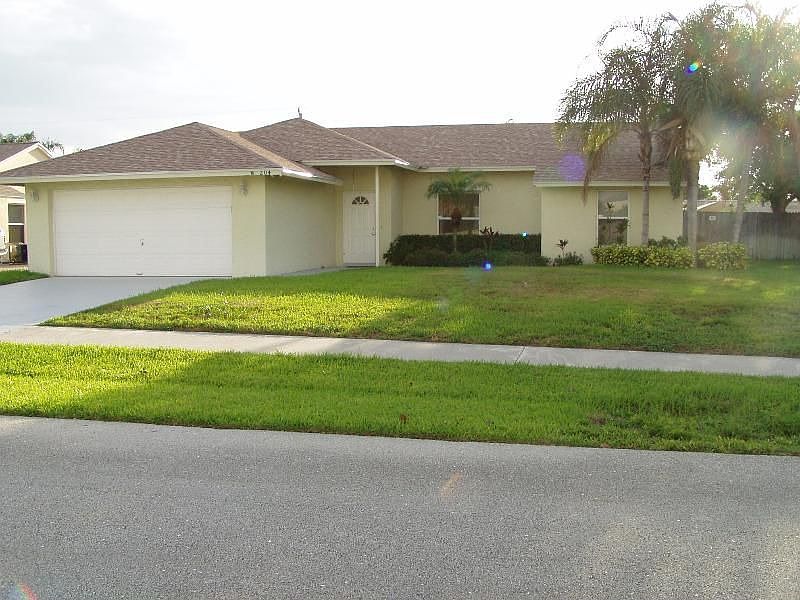 1st image of 204 E River Park Dr