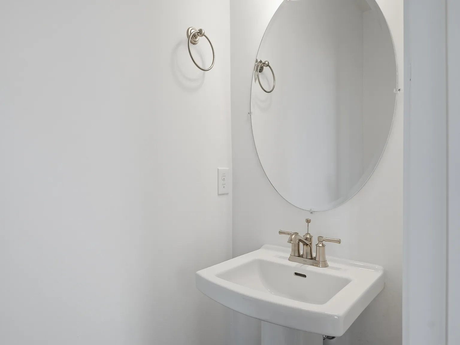 3 bed, 2.5 bath, 1898 sqft, $2,600 — Photo 3