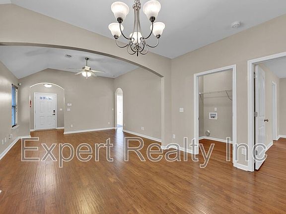4th image of 1633 Cove Dr