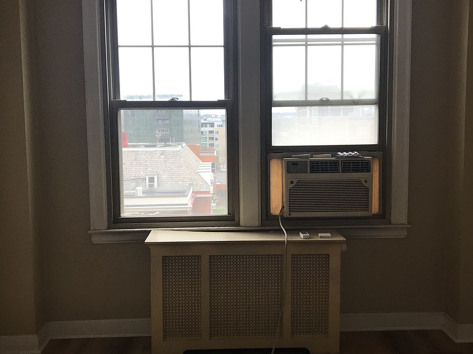Dining room: 12ftx14ft