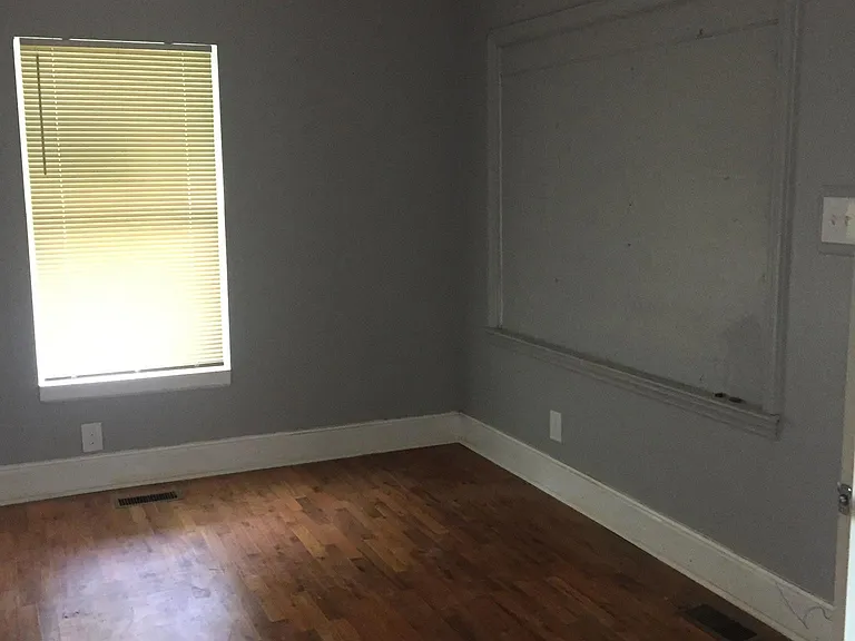 1571 Wellworth Ave — Photo 18