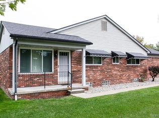 24601 Park Terrace Dr, Harrison Township, MI
